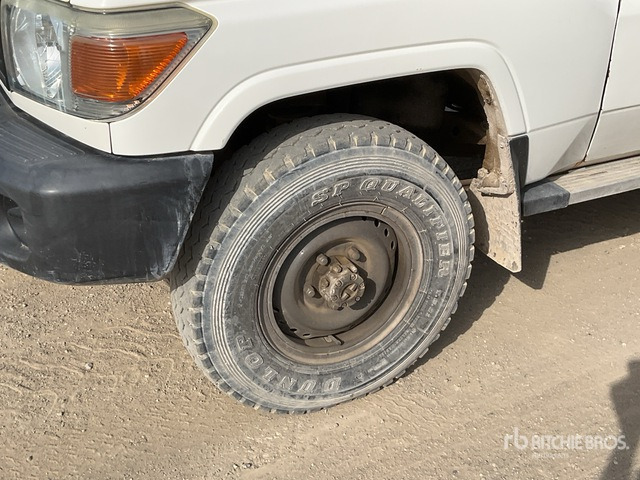 2018 Toyota Land Cruiser 76L 4x4 SUV - سيارة دفع رباعي: صور 5 2018 Toyota Land Cruiser 76L 4x4 SUV - سيارة دفع رباعي: صور 5