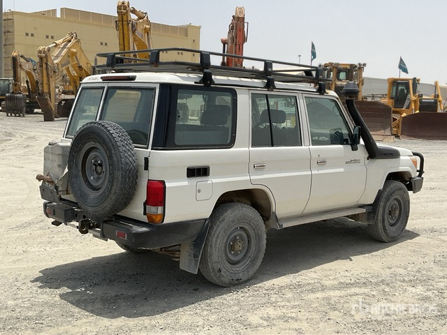 2018 Toyota Land Cruiser 76L 4x4 SUV - سيارة دفع رباعي: صور 3 2018 Toyota Land Cruiser 76L 4x4 SUV - سيارة دفع رباعي: صور 3