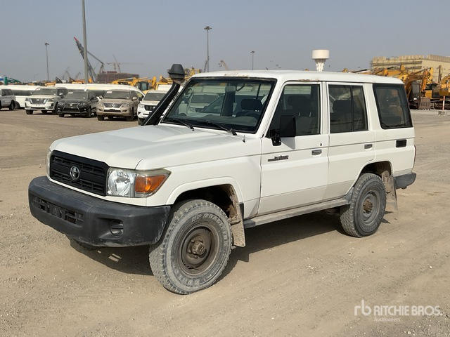 2018 Toyota Land Cruiser 76L 4x4 SUV - سيارة دفع رباعي: صور 1 2018 Toyota Land Cruiser 76L 4x4 SUV - سيارة دفع رباعي: صور 1