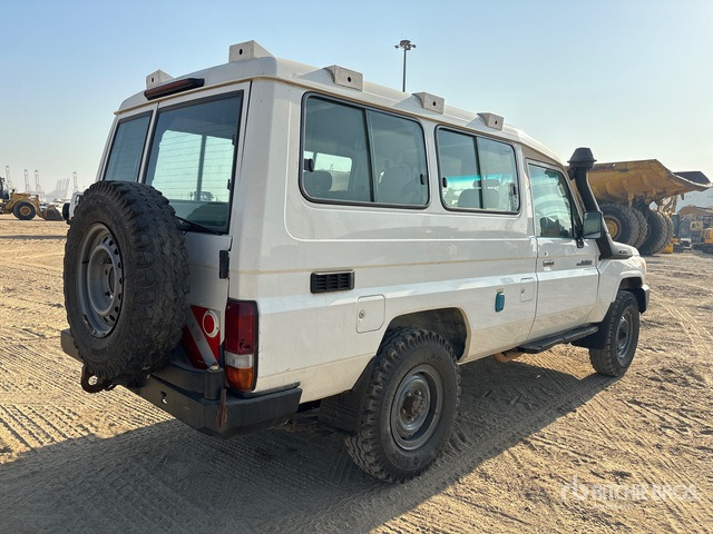 2018 Toyota Land Cruiser 78R 4x4 SUV - سيارة دفع رباعي: صور 2 2018 Toyota Land Cruiser 78R 4x4 SUV - سيارة دفع رباعي: صور 2