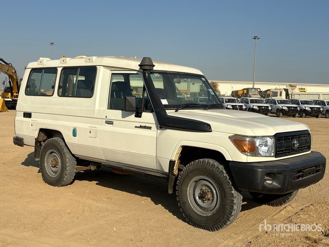 2018 Toyota Land Cruiser 78R 4x4 SUV - سيارة دفع رباعي: صور 1 2018 Toyota Land Cruiser 78R 4x4 SUV - سيارة دفع رباعي: صور 1