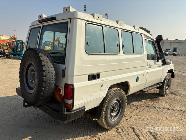 2018 Toyota Land Cruiser 78R 4x4 SUV - سيارة دفع رباعي: صور 3 2018 Toyota Land Cruiser 78R 4x4 SUV - سيارة دفع رباعي: صور 3