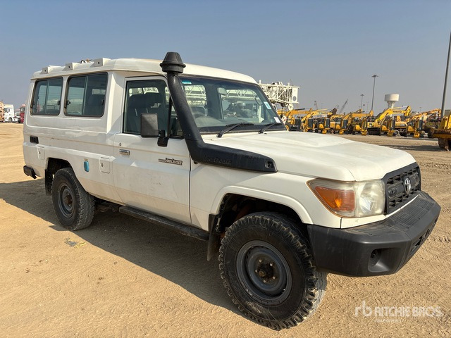 2018 Toyota Land Cruiser 78R 4x4 SUV - سيارة دفع رباعي: صور 1 2018 Toyota Land Cruiser 78R 4x4 SUV - سيارة دفع رباعي: صور 1