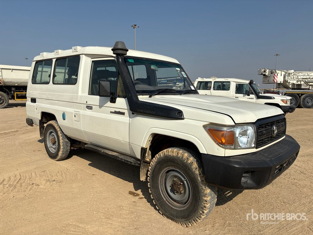 2018 Toyota Land Cruiser 78R 4x4 SUV - سيارة دفع رباعي: صور 1 2018 Toyota Land Cruiser 78R 4x4 SUV - سيارة دفع رباعي: صور 1