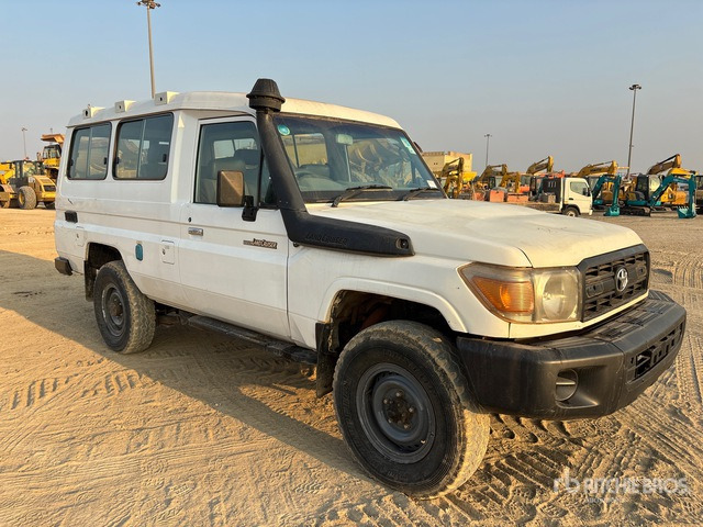 2018 Toyota Land Cruiser 78R 4x4 SUV - سيارة دفع رباعي: صور 1 2018 Toyota Land Cruiser 78R 4x4 SUV - سيارة دفع رباعي: صور 1
