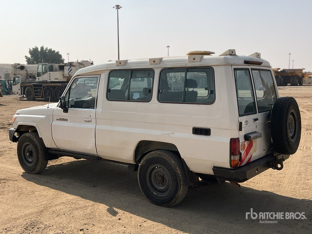 2018 Toyota Land Cruiser 78R 4x4 SUV - سيارة دفع رباعي: صور 3 2018 Toyota Land Cruiser 78R 4x4 SUV - سيارة دفع رباعي: صور 3