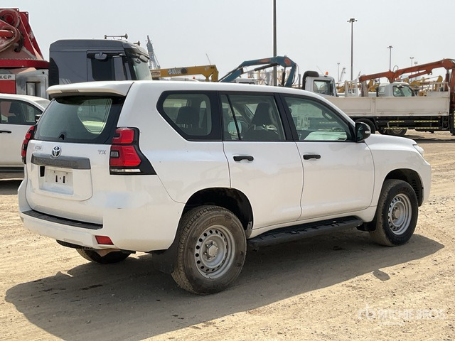 2018 Toyota Prado 150L 4x4 SUV - سيارة دفع رباعي: صور 4 2018 Toyota Prado 150L 4x4 SUV - سيارة دفع رباعي: صور 4