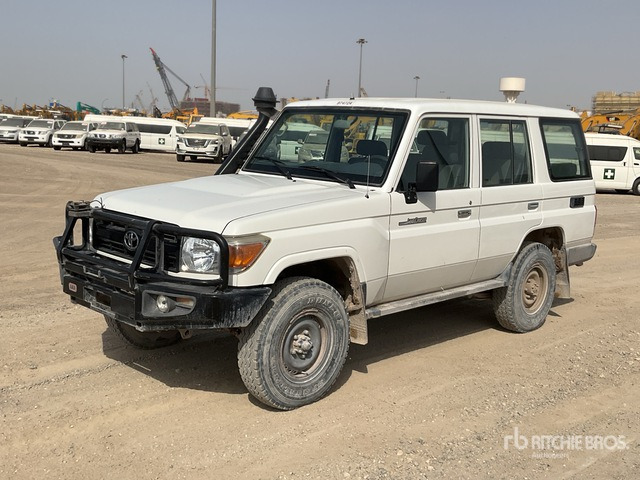 2019 Toyota Land Cruiser 76L 4x4 SUV - سيارة دفع رباعي: صور 1 2019 Toyota Land Cruiser 76L 4x4 SUV - سيارة دفع رباعي: صور 1