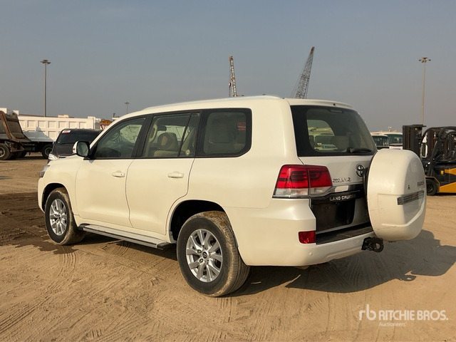 2019 Toyota Land Cruiser GXR- 200L 4x4 SUV - سيارة دفع رباعي: صور 2 2019 Toyota Land Cruiser GXR- 200L 4x4 SUV - سيارة دفع رباعي: صور 2