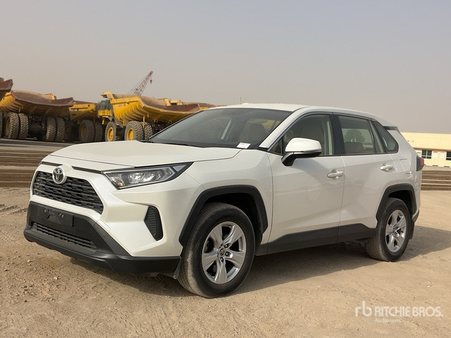 2019 Toyota RAV4 4WD SUV - سيارة دفع رباعي: صور 1 2019 Toyota RAV4 4WD SUV - سيارة دفع رباعي: صور 1