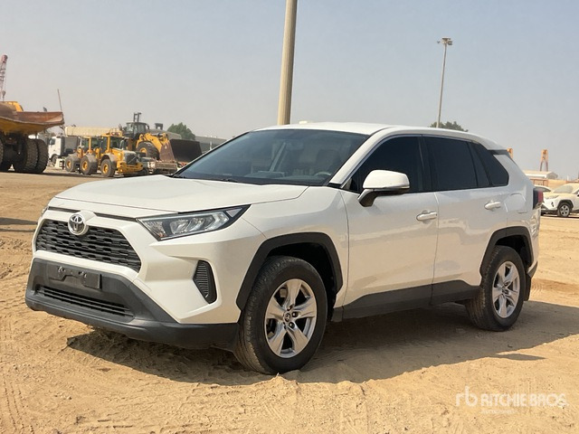 2019 Toyota RAV4 4WD SUV - سيارة دفع رباعي: صور 1 2019 Toyota RAV4 4WD SUV - سيارة دفع رباعي: صور 1