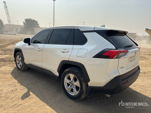 2019 Toyota RAV4 4WD SUV - سيارة دفع رباعي: صور 2 2019 Toyota RAV4 4WD SUV - سيارة دفع رباعي: صور 2