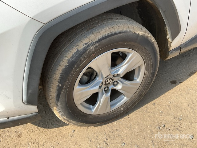 2019 Toyota RAV4 4WD SUV - سيارة دفع رباعي: صور 4 2019 Toyota RAV4 4WD SUV - سيارة دفع رباعي: صور 4