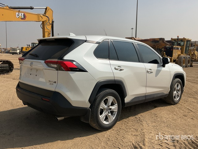 2019 Toyota RAV4 4WD SUV - سيارة دفع رباعي: صور 3 2019 Toyota RAV4 4WD SUV - سيارة دفع رباعي: صور 3