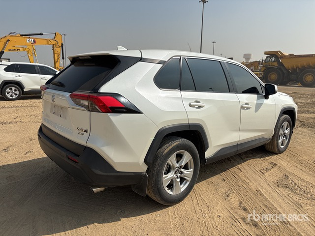 2019 Toyota RAV4 4WD SUV - سيارة دفع رباعي: صور 3 2019 Toyota RAV4 4WD SUV - سيارة دفع رباعي: صور 3