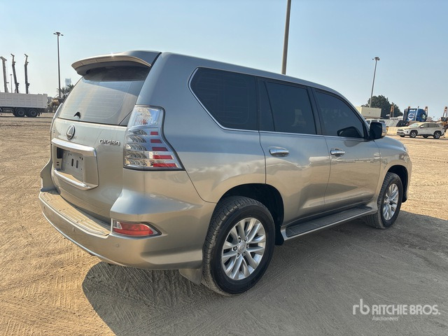 2020 Lexus GX460 4WD SUV - سيارة دفع رباعي: صور 3 2020 Lexus GX460 4WD SUV - سيارة دفع رباعي: صور 3