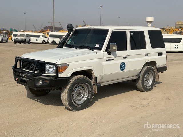 2021 Toyota Land Cruiser 76L 4x4 SUV - سيارة دفع رباعي: صور 1 2021 Toyota Land Cruiser 76L 4x4 SUV - سيارة دفع رباعي: صور 1