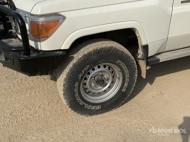2021 Toyota Land Cruiser 76L 4x4 SUV - سيارة دفع رباعي: صور 5 2021 Toyota Land Cruiser 76L 4x4 SUV - سيارة دفع رباعي: صور 5