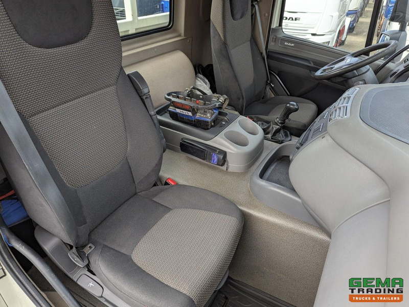 DAF CF 330 FAT 6x4 Dagcab Euro6A - Open laadbak 6.4m + PM 15522 - RadioGrafisch - Handgeschakeld - 08/2025APK إيجار DAF CF 330 FAT 6x4 Dagcab Euro6A - Open laadbak 6.4m + PM 15522 - RadioGrafisch - Handgeschakeld - 08/2025APK: صور 14 DAF CF 330 FAT 6x4 Dagcab Euro6A - Open laadbak 6.4m + PM 15522 - RadioGrafisch - Handgeschakeld - 08/2025APK إيجار DAF CF 330 FAT 6x4 Dagcab Euro6A - Open laadbak 6.4m + PM 15522 - RadioGrafisch - Handgeschakeld - 08/2025APK: صور 14