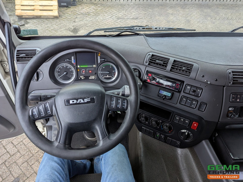 Interior photo 2: DAF CF 370 FA 4x2 Spacecab Euro6 - GeslotenBak 8.2M + Laadklep 2000kg - HardHouten vloer - 10/2025APK إيجار DAF CF 370 FA 4x2 Spacecab Euro6 - GeslotenBak 8.2M + Laadklep 2000kg - HardHouten vloer - 10/2025APK