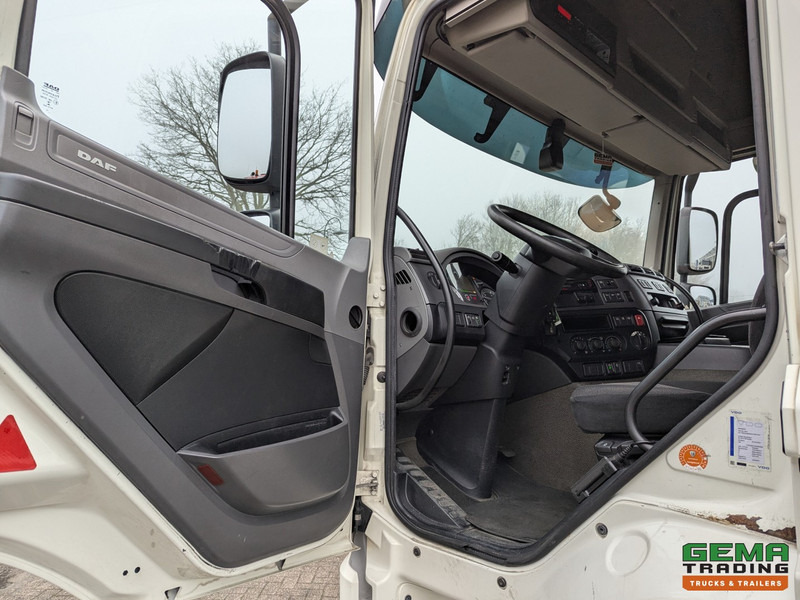Interior photo 1: DAF CF 370 FA 4x2 Spacecab Euro6 - GeslotenBak 8.2M + Laadklep 2000kg - HardHouten vloer - 10/2025APK إيجار DAF CF 370 FA 4x2 Spacecab Euro6 - GeslotenBak 8.2M + Laadklep 2000kg - HardHouten vloer - 10/2025APK