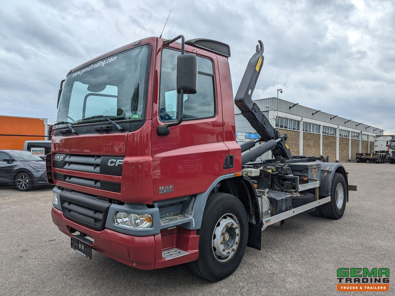 DAF CF75.250 4x2 Dagcab Euro3 - Handgeschakeld - Haakarm 16T - Bladgeveerd - شاحنة ذات الخطاف: صور 1 DAF CF75.250 4x2 Dagcab Euro3 - Handgeschakeld - Haakarm 16T - Bladgeveerd - شاحنة ذات الخطاف: صور 1
