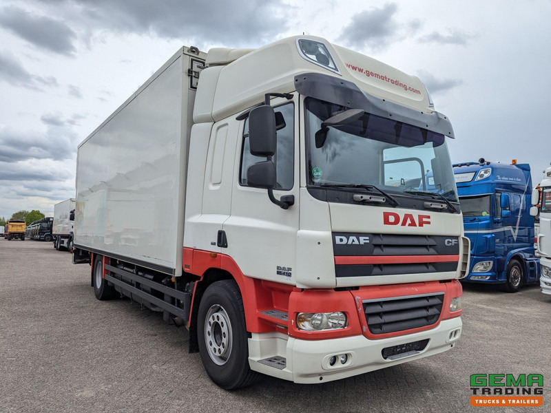 DAF CF85.410 4x2 Spacecab Euro5 - Geïsoleerde bak 7.6m - Laadklep 1500kg - Reservewiel إيجار DAF CF85.410 4x2 Spacecab Euro5 - Geïsoleerde bak 7.6m - Laadklep 1500kg - Reservewiel: صور 8