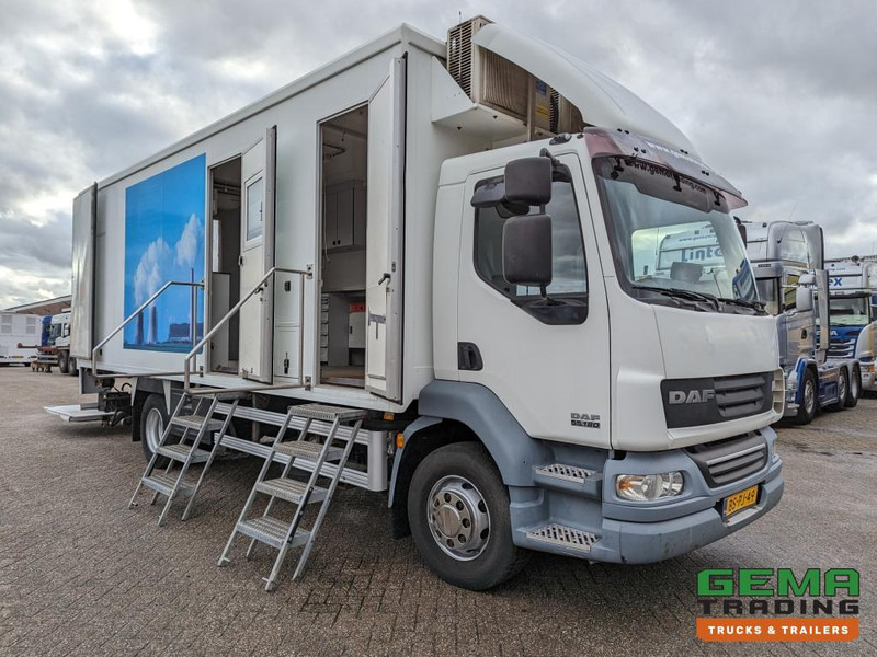 DAF FA LF55.180 4x2 Daycab 15T Euro4 Mobile Office / Camper / Workshop - Manual - Airco - Dhollandia Laadklep 1500KG - 150.000KM (V690) - شاحنة: صور 1 DAF FA LF55.180 4x2 Daycab 15T Euro4 Mobile Office / Camper / Workshop - Manual - Airco - Dhollandia Laadklep 1500KG - 150.000KM (V690) - شاحنة: صور 1