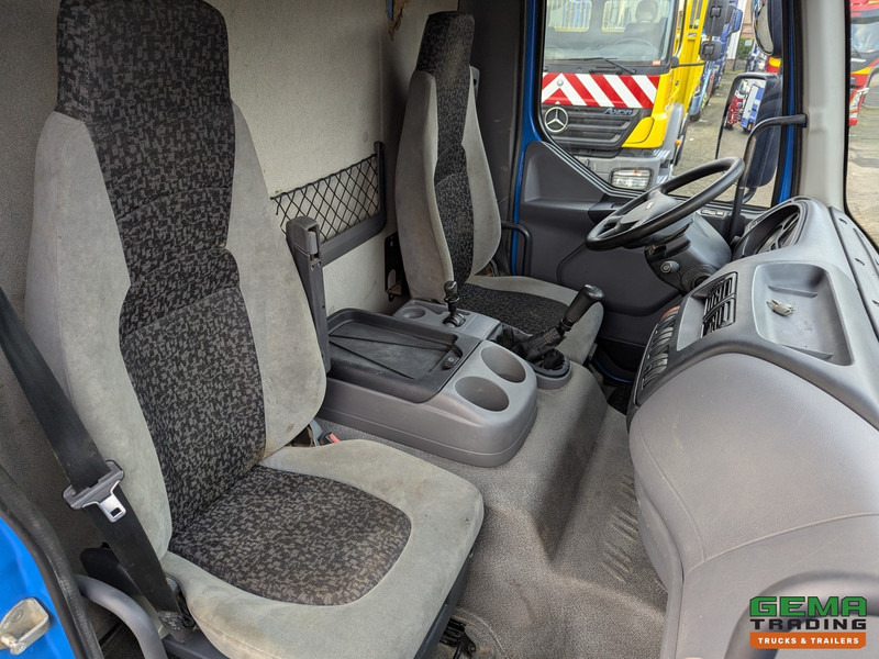 Interior photo 1: شاحنة نقل سيارات شاحنة DAF FA LF55.220 4x2 Daycab Euro4 - Handgeschakeld - Oprijwagen - Lier 2.5T - Alu Zijschotten