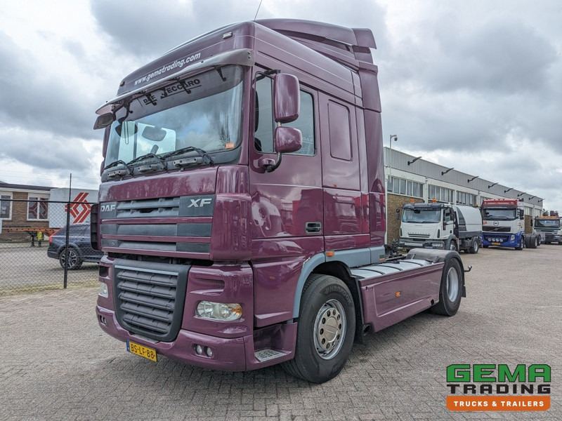 DAF FT XF105.410 4x2 Euro5 FT XF105.410 4x2 SpaceCab Euro5 - Side Skirts - Spare Wheel - Original Holland truck (T1333) - شاحنة جرار: صور 1 DAF FT XF105.410 4x2 Euro5 FT XF105.410 4x2 SpaceCab Euro5 - Side Skirts - Spare Wheel - Original Holland truck (T1333) - شاحنة جرار: صور 1