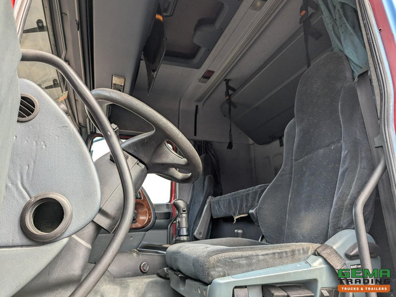 DAF XF95.430 4x2 Spacecab Euro2 - Retarder - Geslotenbak 7.7m - Handgeschakeld - Vangmuil - بصندوق مغلق شاحنة: صور 5 DAF XF95.430 4x2 Spacecab Euro2 - Retarder - Geslotenbak 7.7m - Handgeschakeld - Vangmuil - بصندوق مغلق شاحنة: صور 5