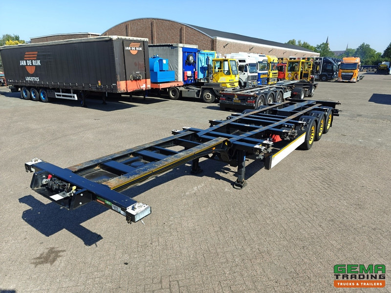 Kögel PORT 40 SIMPLEX 20 3-Assen SAF - Schijfremmen - 20/30/40FT Aansluiting - Achterschuiver - شاحنات الحاويات / جسم علوي قابل للتغيير نصف مقطورة: صور 1 Kögel PORT 40 SIMPLEX 20 3-Assen SAF - Schijfremmen - 20/30/40FT Aansluiting - Achterschuiver - شاحنات الحاويات / جسم علوي قابل للتغيير نصف مقطورة: صور 1