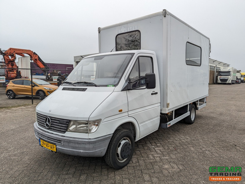 Mercedes-Benz 400-serie 410 D 4x2 Euro2 - Mobiel Kantoor - Standkachel - Hydr. Steunpoten - Eigen Accu's - 26.000KM Origineel - MARGE - الشاحنات الصغيرة: صور 1 Mercedes-Benz 400-serie 410 D 4x2 Euro2 - Mobiel Kantoor - Standkachel - Hydr. Steunpoten - Eigen Accu's - 26.000KM Origineel - MARGE - الشاحنات الصغيرة: صور 1
