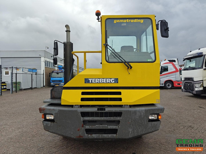 Terberg YT180 Schotel 25T - Naafreductie - Cummins - Landbouw Kenteken 40km/h - جرارات صالات المطارات: صور 5 Terberg YT180 Schotel 25T - Naafreductie - Cummins - Landbouw Kenteken 40km/h - جرارات صالات المطارات: صور 5