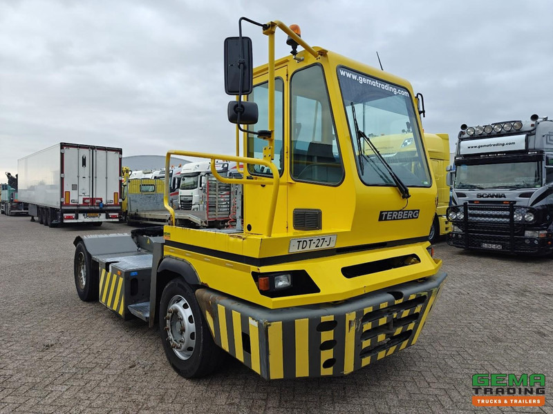Terberg YT182 Allison - Schotel 30T - Naafreductie - Cummins - Landbouw Kenteken 40km/h - جرارات صالات المطارات: صور 2 Terberg YT182 Allison - Schotel 30T - Naafreductie - Cummins - Landbouw Kenteken 40km/h - جرارات صالات المطارات: صور 2