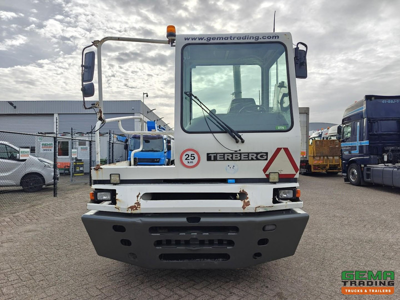 Terberg YT222 Gereviseerde Allison Versnellingsbak - Schotel 27T - Vangmuil - Cummins - Landbouw Kenteken 40km/h - جرارات صالات المطارات: صور 5 Terberg YT222 Gereviseerde Allison Versnellingsbak - Schotel 27T - Vangmuil - Cummins - Landbouw Kenteken 40km/h - جرارات صالات المطارات: صور 5