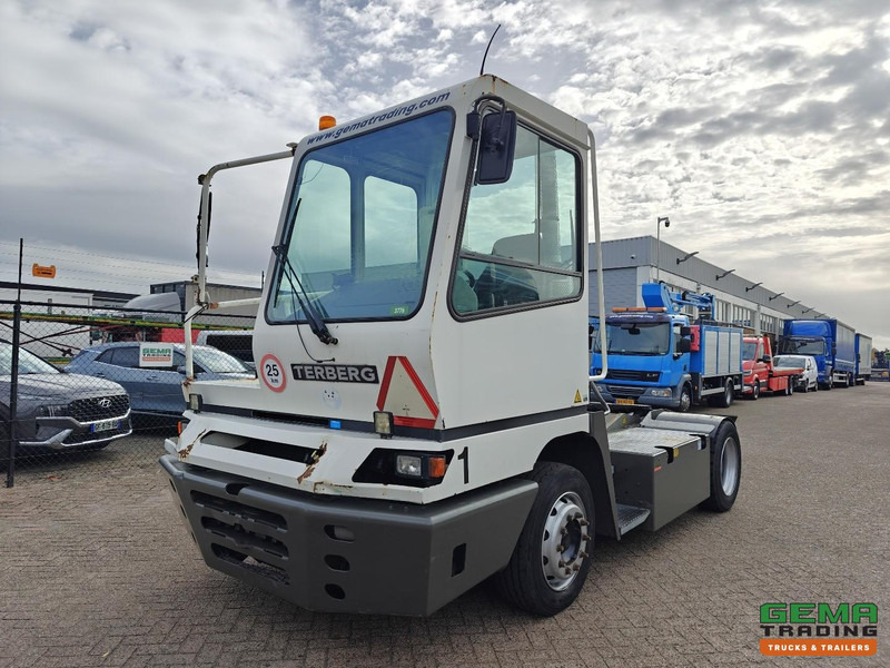 Terberg YT222 Gereviseerde Allison Versnellingsbak - Schotel 27T - Vangmuil - Cummins - Landbouw Kenteken 40km/h - جرارات صالات المطارات: صور 1 Terberg YT222 Gereviseerde Allison Versnellingsbak - Schotel 27T - Vangmuil - Cummins - Landbouw Kenteken 40km/h - جرارات صالات المطارات: صور 1