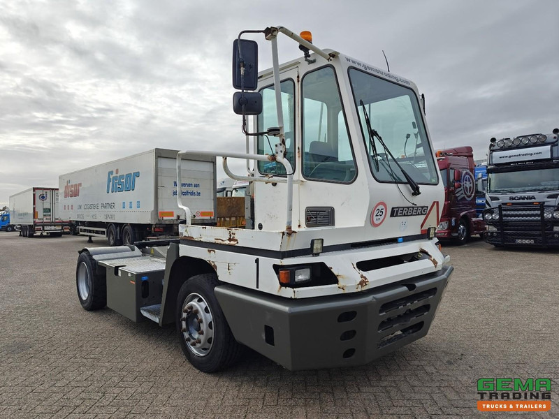 Terberg YT222 Gereviseerde Allison Versnellingsbak - Schotel 27T - Vangmuil - Cummins - Landbouw Kenteken 40km/h - جرارات صالات المطارات: صور 2 Terberg YT222 Gereviseerde Allison Versnellingsbak - Schotel 27T - Vangmuil - Cummins - Landbouw Kenteken 40km/h - جرارات صالات المطارات: صور 2