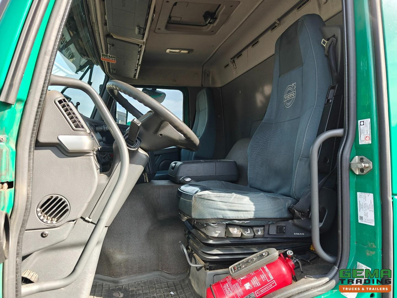 Volvo FM330 4x2 Dagcab Euro5 - KuikenBak 8.4m + Webasto Heater + Dhollandia 2000KG - شاحنة نقل المواشي شاحنة: صور 5 Volvo FM330 4x2 Dagcab Euro5 - KuikenBak 8.4m + Webasto Heater + Dhollandia 2000KG - شاحنة نقل المواشي شاحنة: صور 5