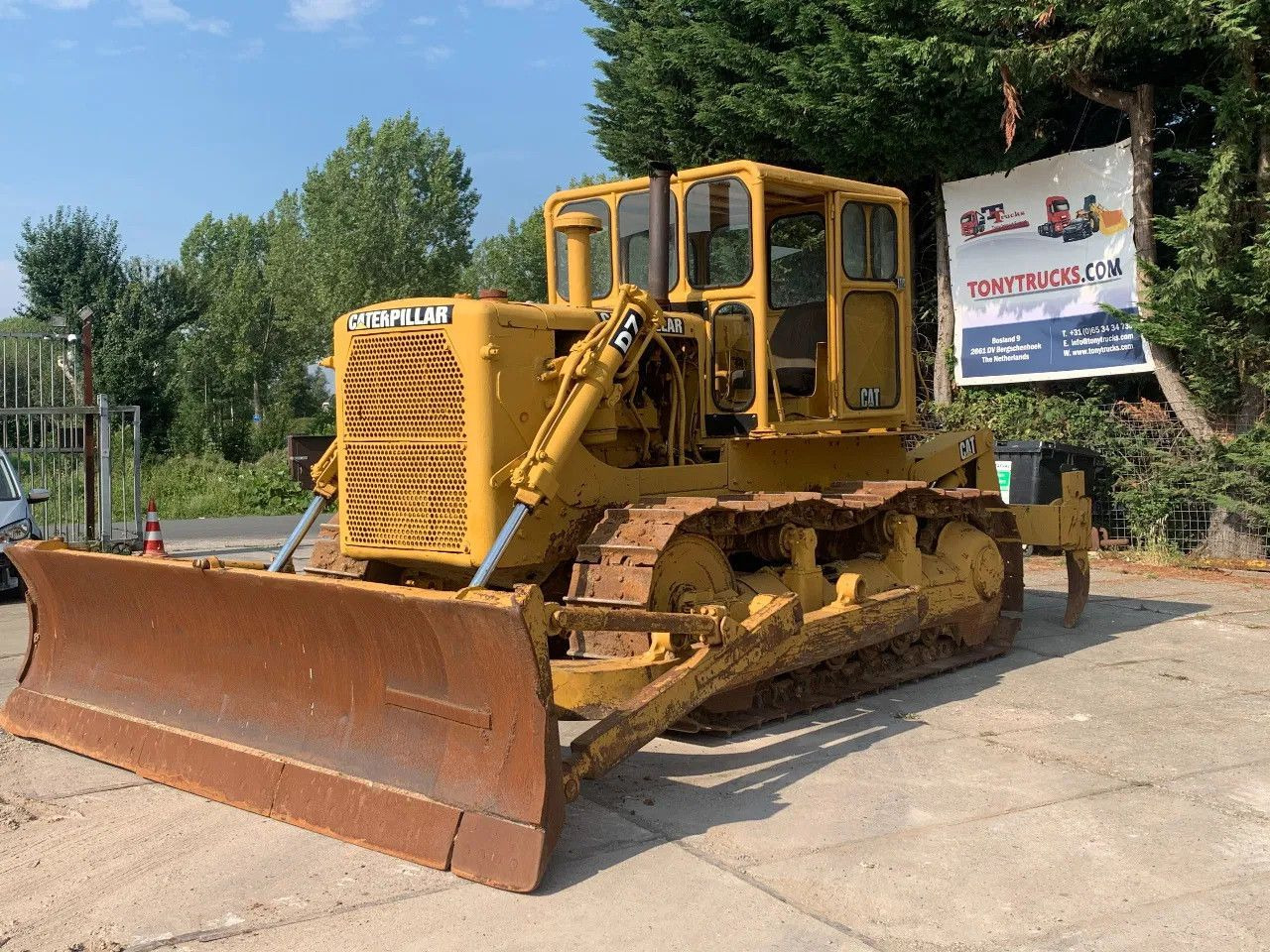 CAT Caterpillar D7E Bulldozer with ripper CLUTCH DEF CAT D7E Bulldozer with ripper CLUTCH DEFECT - بلدوزر: صور 2 CAT Caterpillar D7E Bulldozer with ripper CLUTCH DEF CAT D7E Bulldozer with ripper CLUTCH DEFECT - بلدوزر: صور 2