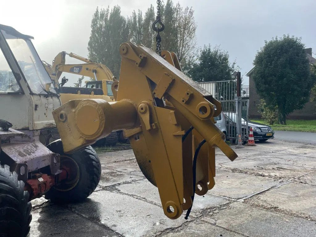 CAT Caterpillar Ripper compatible with D7R and D7H R CAT Ripper compatible with D7R and D7H Ripper compat - حراث تحت التربة - آلات البناء: صور 5 CAT Caterpillar Ripper compatible with D7R and D7H R CAT Ripper compatible with D7R and D7H Ripper compat - حراث تحت التربة - آلات البناء: صور 5