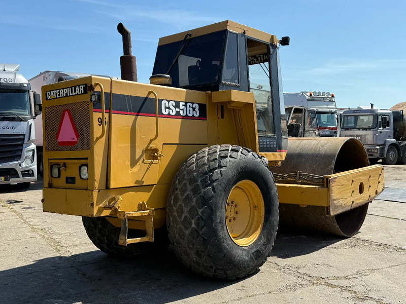 Caterpillar CS 563 Roller with vibration - مدحلة: صور 4 Caterpillar CS 563 Roller with vibration - مدحلة: صور 4