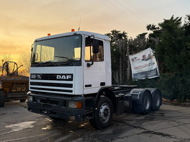 DAF 95.360 ATI 6X4 Tractor-unit Spring/Spring ZF Manual Gearbox - شاحنة جرار: صور 2 DAF 95.360 ATI 6X4 Tractor-unit Spring/Spring ZF Manual Gearbox - شاحنة جرار: صور 2