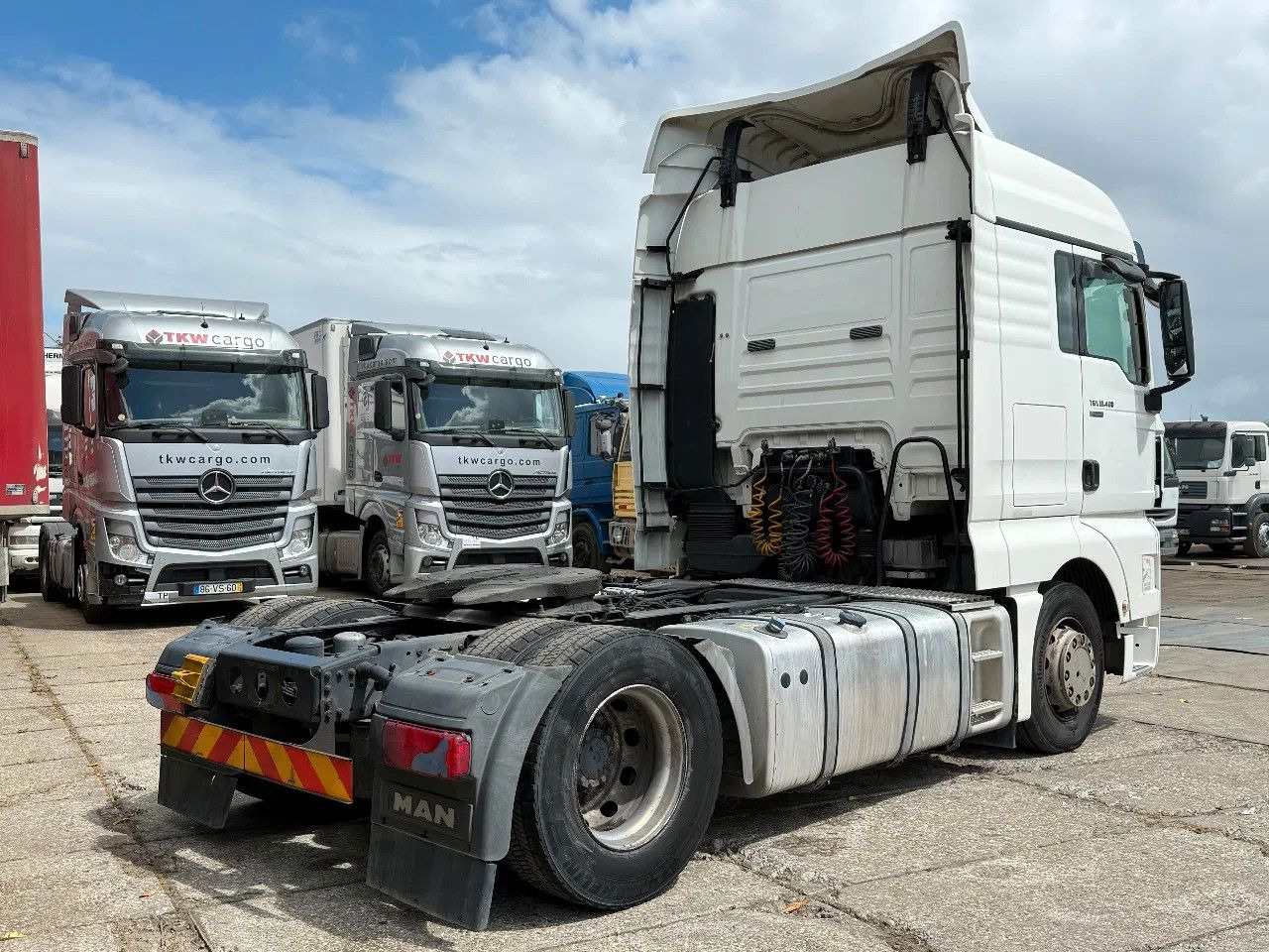 MAN TGX 18.480 4X2 Tractor-unit Spring/Air Retarder - شاحنة جرار: صور 4 MAN TGX 18.480 4X2 Tractor-unit Spring/Air Retarder - شاحنة جرار: صور 4