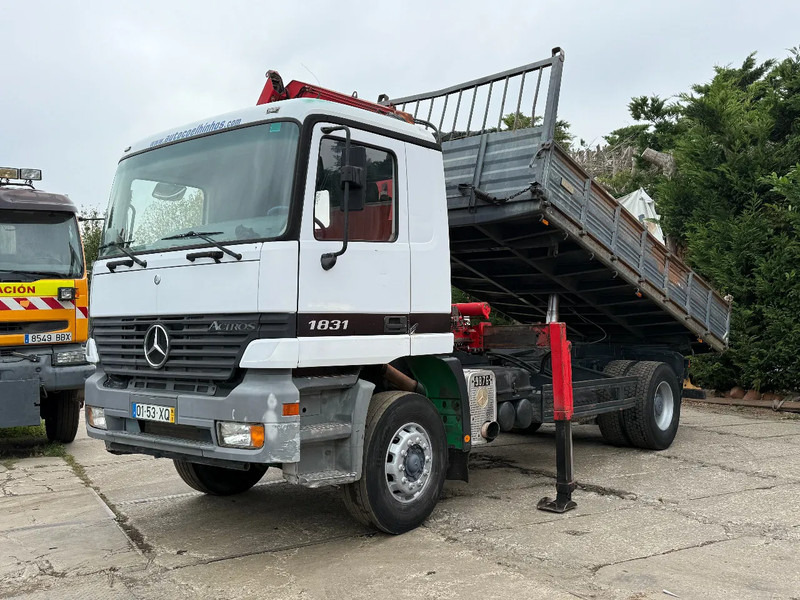 Mercedes-Benz Actros 1831 V6 4X2 Tipper + crane EPS Manual Gearbox 3 peddal - قلابات, شاحنة كرين: صور 2 Mercedes-Benz Actros 1831 V6 4X2 Tipper + crane EPS Manual Gearbox 3 peddal - قلابات, شاحنة كرين: صور 2