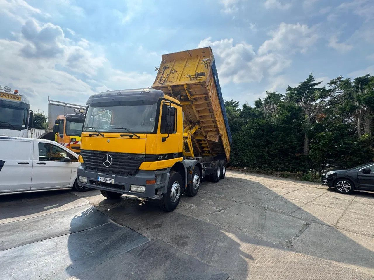 Mercedes-Benz Actros 3235 V6 8X4 Tipper Spring/Spring Manual G - قلابات: صور 2 Mercedes-Benz Actros 3235 V6 8X4 Tipper Spring/Spring Manual G - قلابات: صور 2