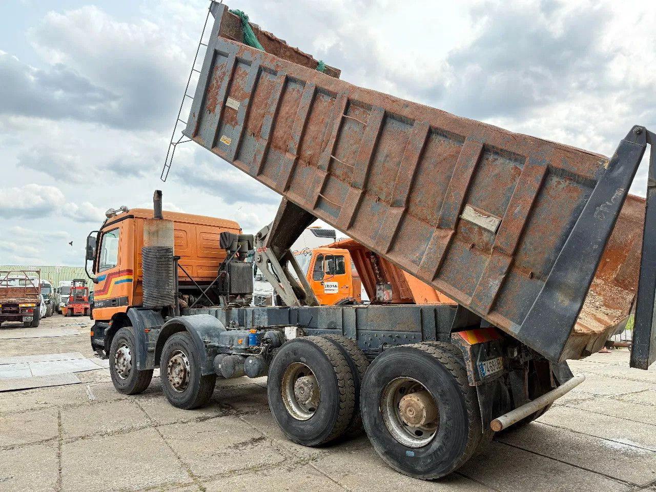Mercedes-Benz Actros 4140 V6 8X4 Tipper Spring/Spring Manual G - قلابات: صور 3 Mercedes-Benz Actros 4140 V6 8X4 Tipper Spring/Spring Manual G - قلابات: صور 3