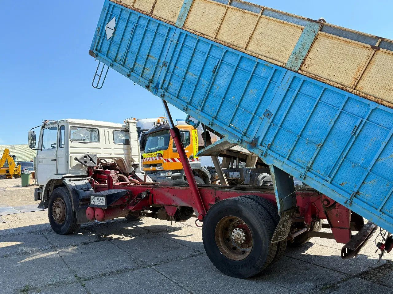 Renault G230 4X2 Tipper Spring/Spring Manual Gearbox - قلابات: صور 3 Renault G230 4X2 Tipper Spring/Spring Manual Gearbox - قلابات: صور 3