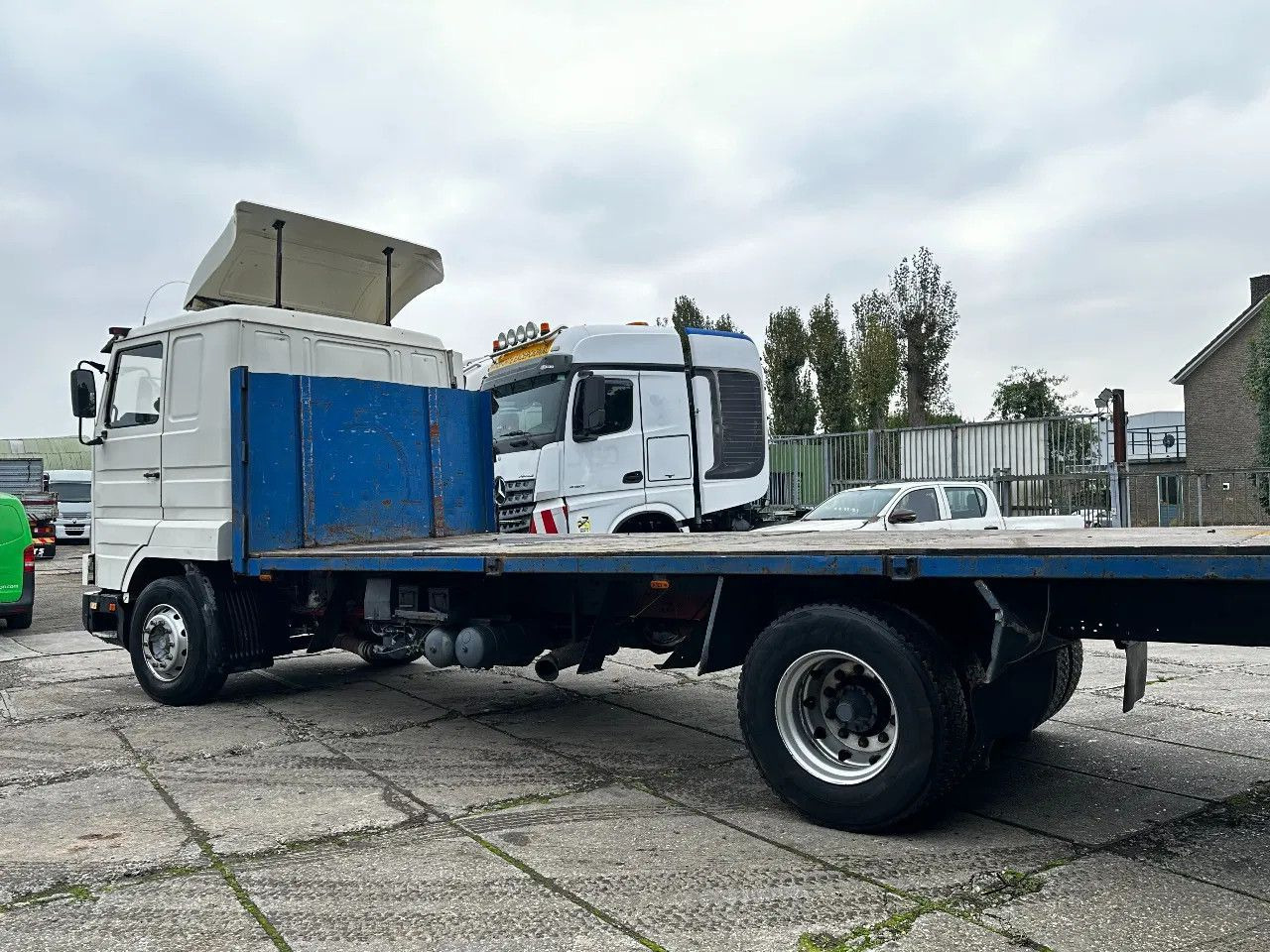 Scania P113-360 4X2 Platform Manual Gear Retarder Scania P113-360 4X2 Platform Manual Gear Retarder - شاحنات مسطحة: صور 3 Scania P113-360 4X2 Platform Manual Gear Retarder Scania P113-360 4X2 Platform Manual Gear Retarder - شاحنات مسطحة: صور 3