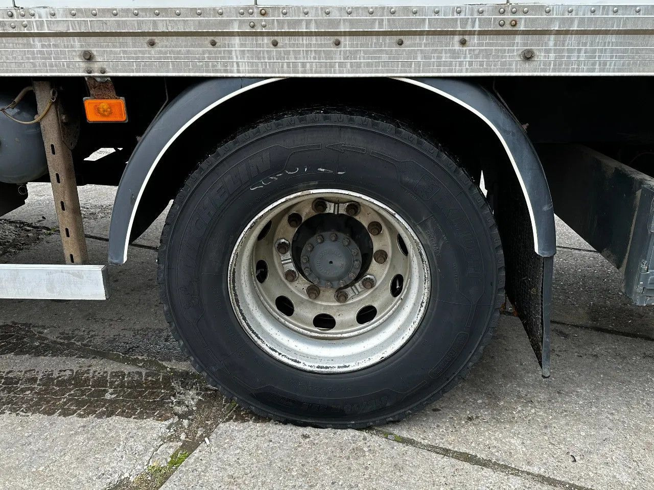 Volvo FM 330 4X2 BOX Spring/Air EURO5 Double Airco Ret - بصندوق مغلق شاحنة: صور 5 Volvo FM 330 4X2 BOX Spring/Air EURO5 Double Airco Ret - بصندوق مغلق شاحنة: صور 5